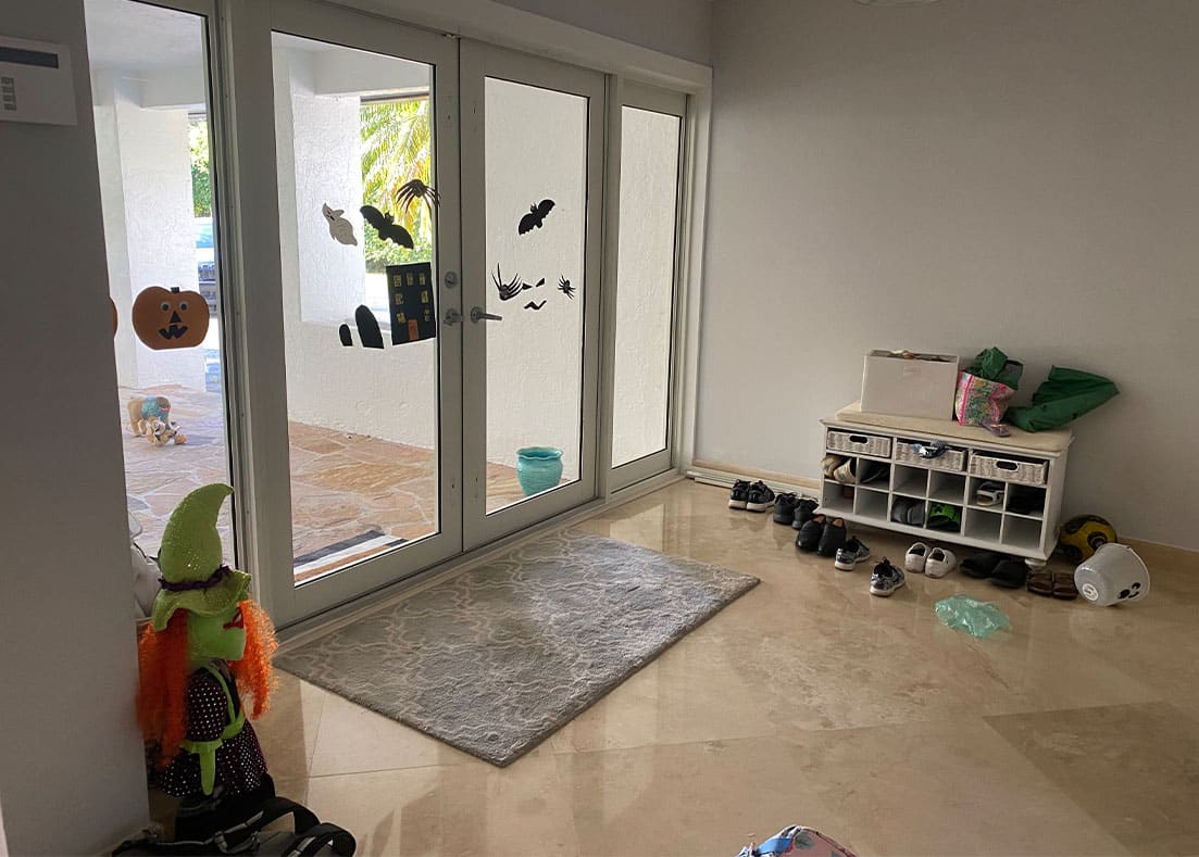 1_0004_forever before 1 Modular Business Office - view of the front porch with wooden roof, designed by Beatrice Leupold