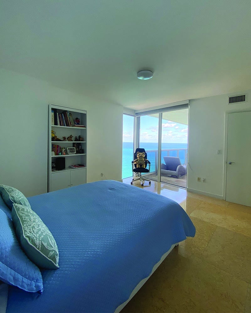 Untitled-2_0002_beach before 6 Modular Business Office - view of the front porch with wooden roof, designed by Beatrice Leupold